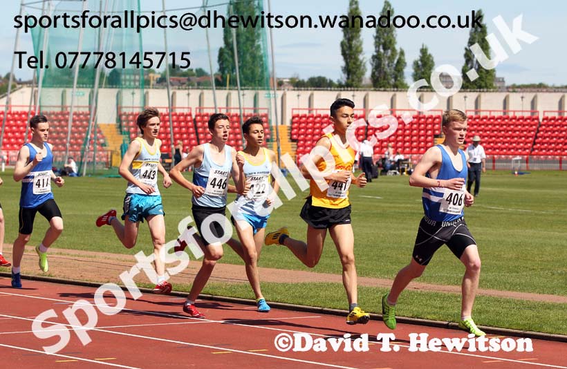 Start of the under-17 mens 1500 metres at the North Eastern Championships, Gateshead International Stadium.  Photos: David T. Hewitson/Sports for All Pics